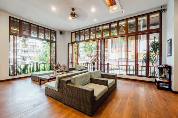 จัดพื้นที่ในบ้านสำหรับทำบุญและรดน้ำดำหัวผู้ใหญ่ในสงกรานต์